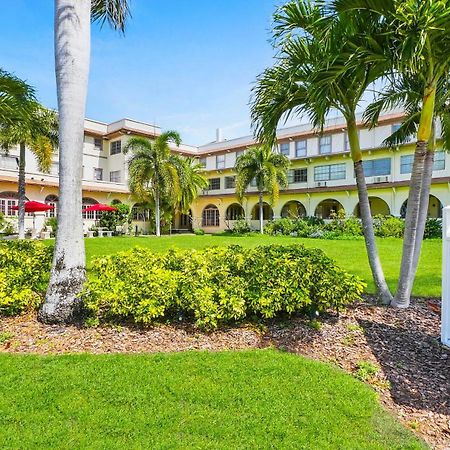 Crystal Bay Historic Hotel Αγία Πετρούπολη Εξωτερικό φωτογραφία
